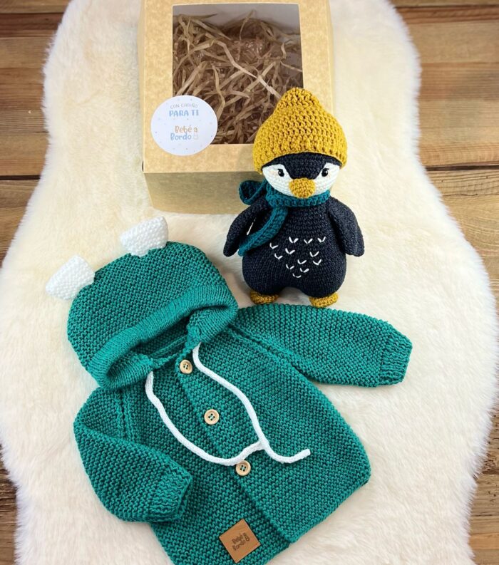 Caja Obsequio Amigurumi Pingüino + Saco Osito